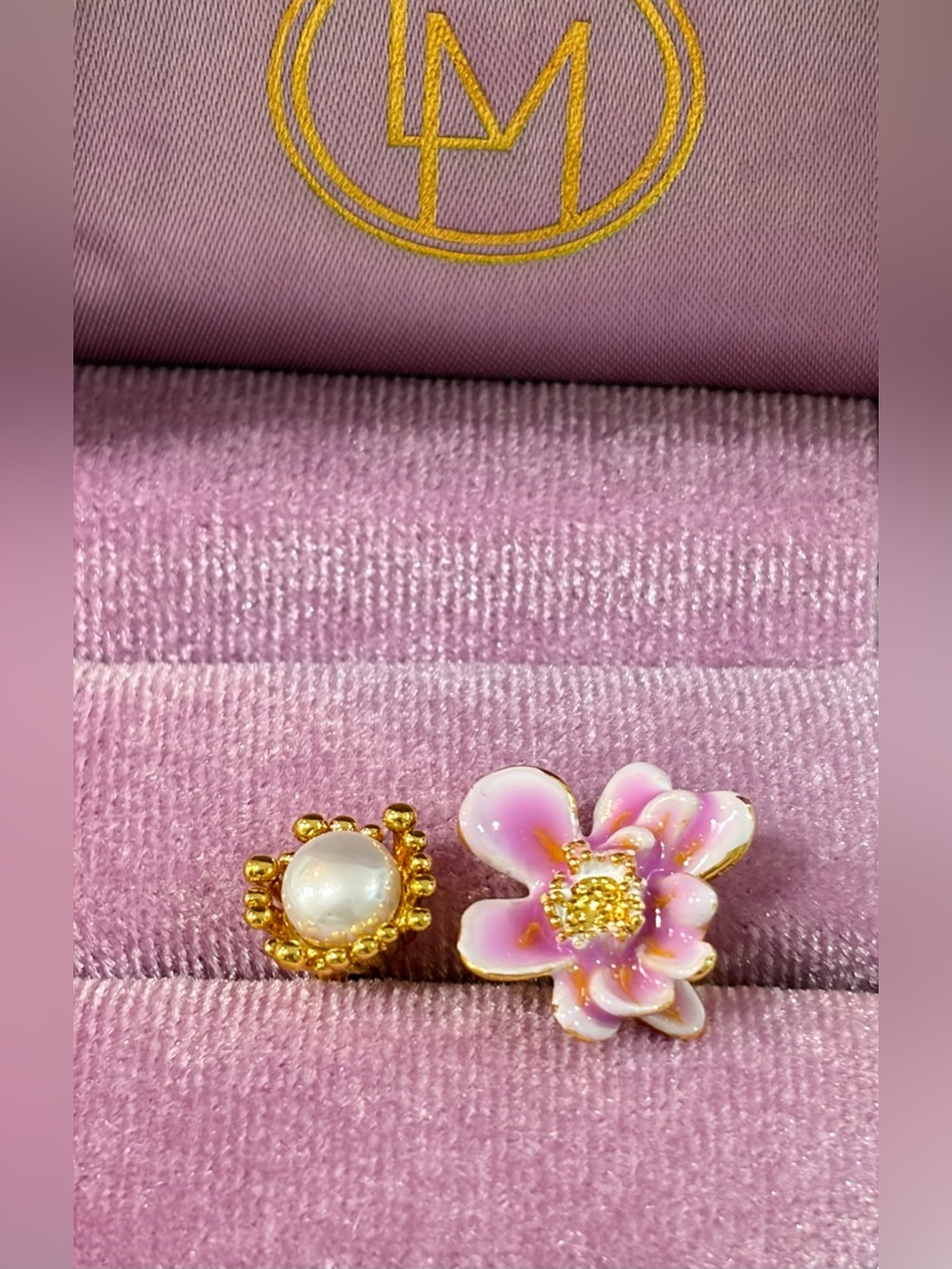 NEW IN BOX Lameno adjusted Floral Pearl gold toned ring